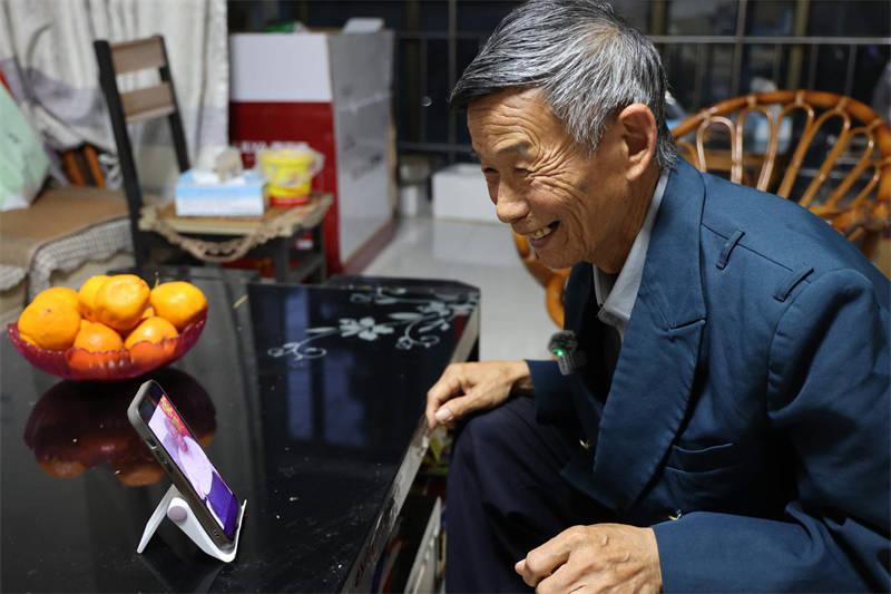 “老班长，终于找到你了！”