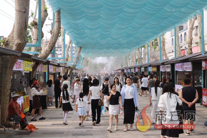 【商丘】梁园区商圈升级焕新：向阳路步行街夜经济人气火爆