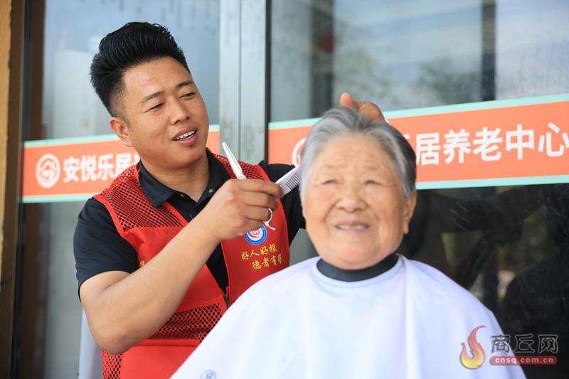 13年义剪上万人次！民权这位理发师的爱心故事暖哭了