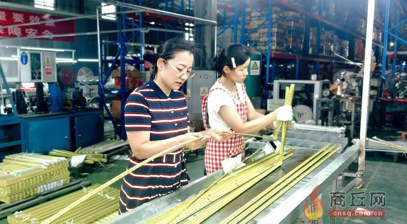 从1万元起步到卖遍50多个国家，虞城姑娘把钢卷尺做成大生意