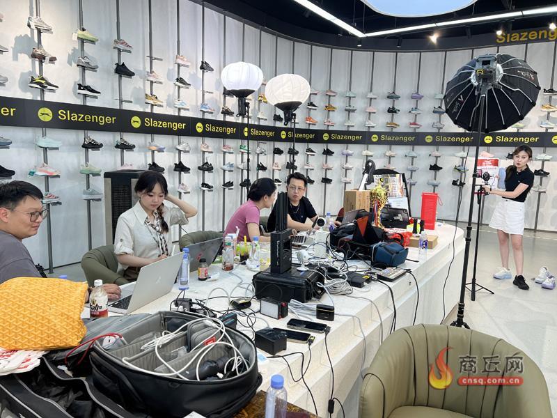 东方甄选睢县专场收官：15万双运动鞋售出，销售额破1200万
