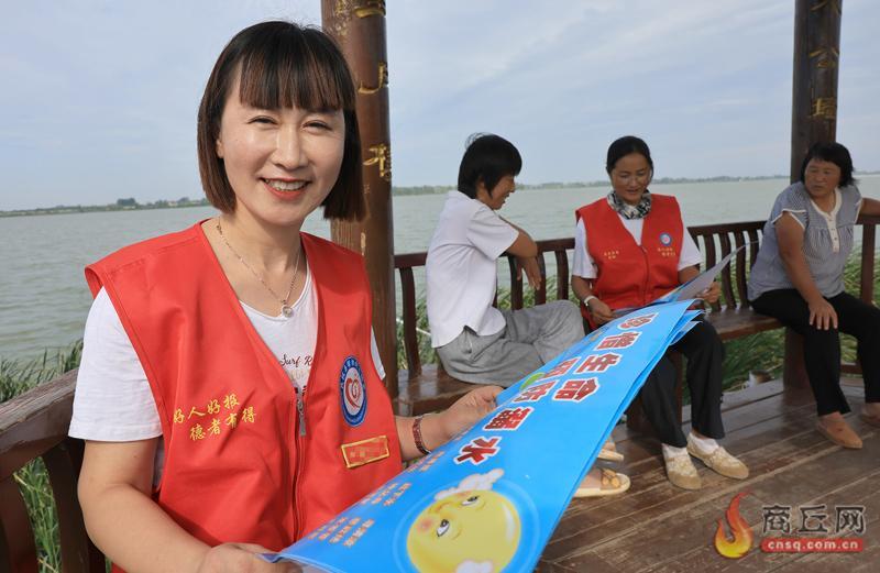 民权王慧梅照料中风母亲12年 资助困境少年圆梦高中